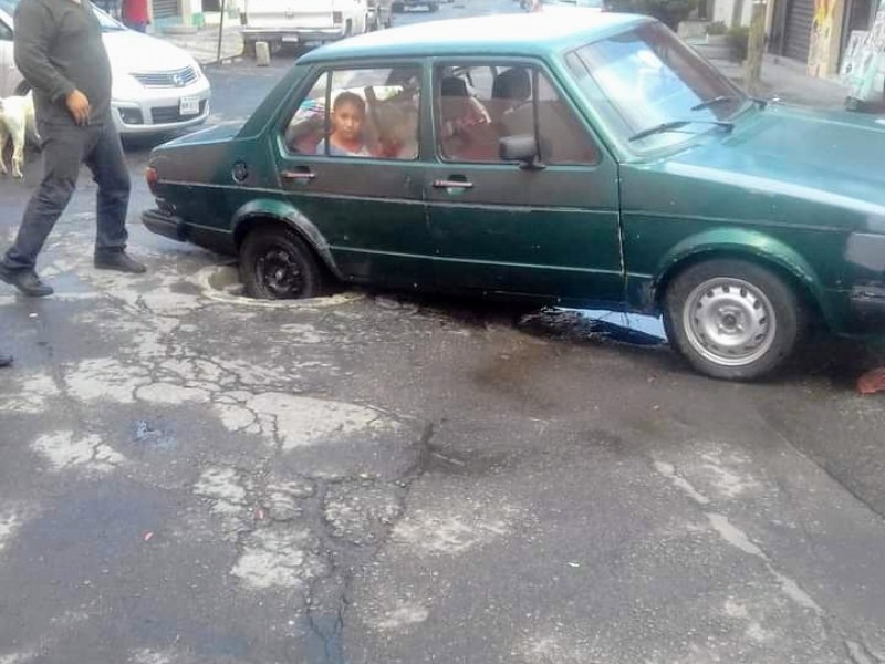 Baches y coladeras destapadas abundan en Mexicaltzingo