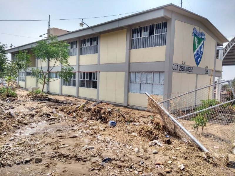 Bachillerato Rufino Tamayo exige cloración, limpieza y barda