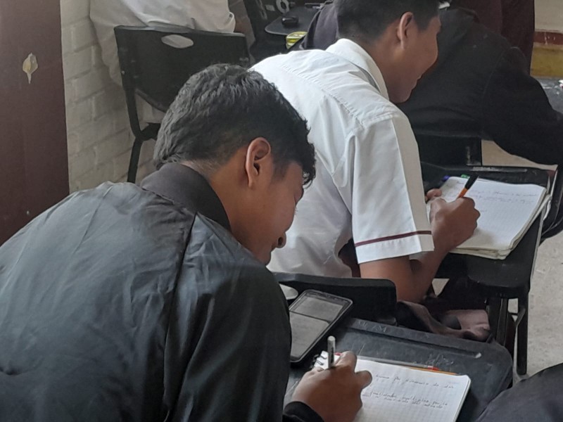 Bachilleratos de Tuxpan hacen frente al abandono escolar