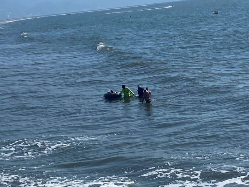 BadeBa y Compostela mantienen bandera amarilla en sus playas