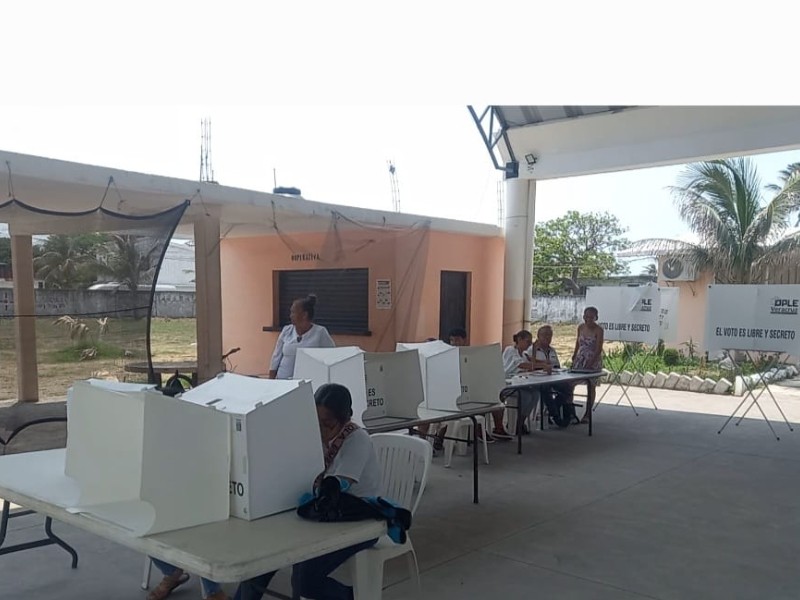 Baja afluencia de personas en Antón Lizardo
