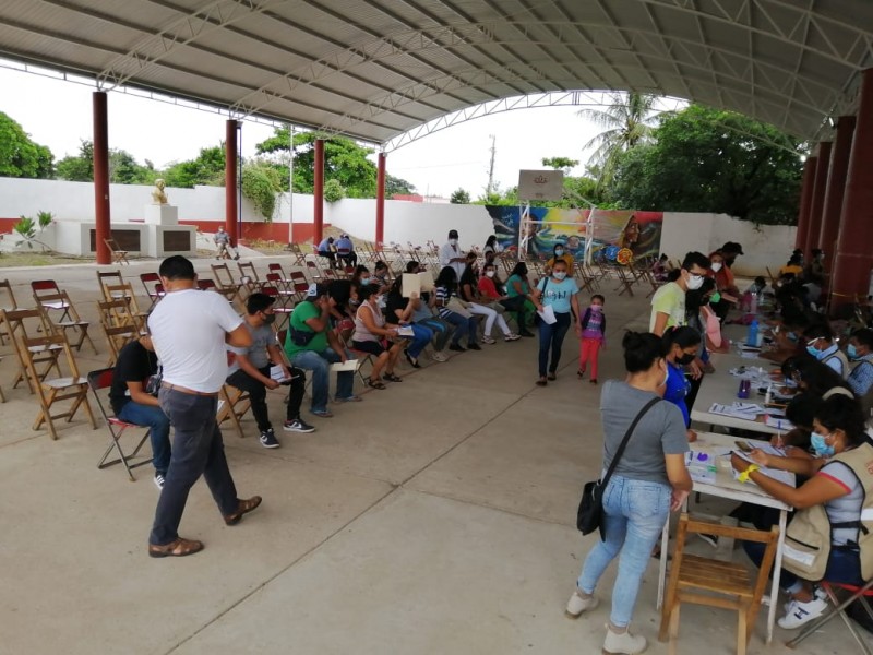 Baja afluencia para segundas dosis en Tehuantepec hasta un 30%