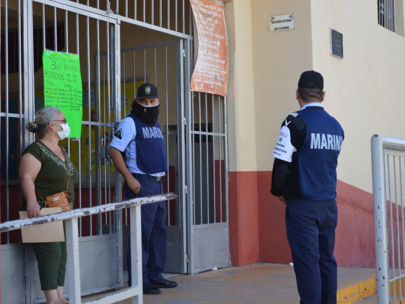 Baja afluencia segundo día de vacunación