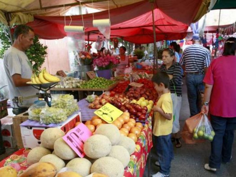 Baja afluencia y ventas en tianguis por contingencia