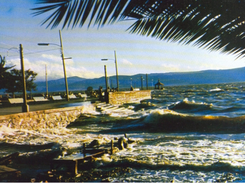 Baja el nivel del agua en Chapala