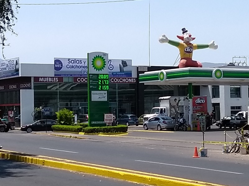 Baja levemente precio de la gasolina en Zamora