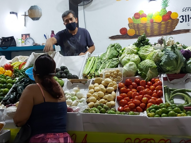 Baja precio del tomate, suben tamarindo, mango, cebolla y cerdo