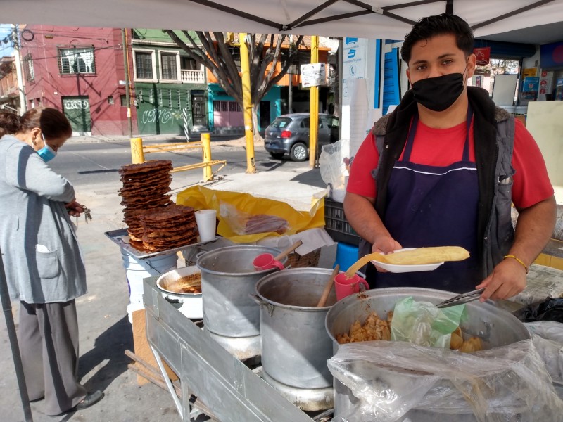 Bajan ventas de tamales un 80% en la Candelaria