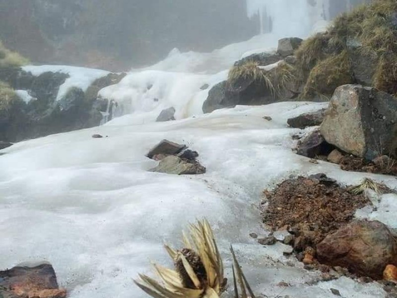 Bajas temperaturas en municipios aledaños al Pico de Orizaba