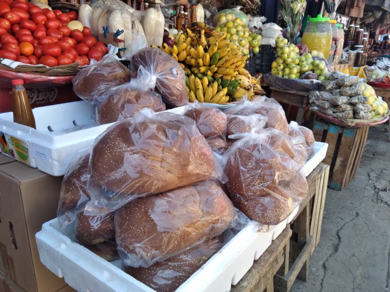 Bajas ventas en día de muertos reportan comerciantes de Tehuantepec