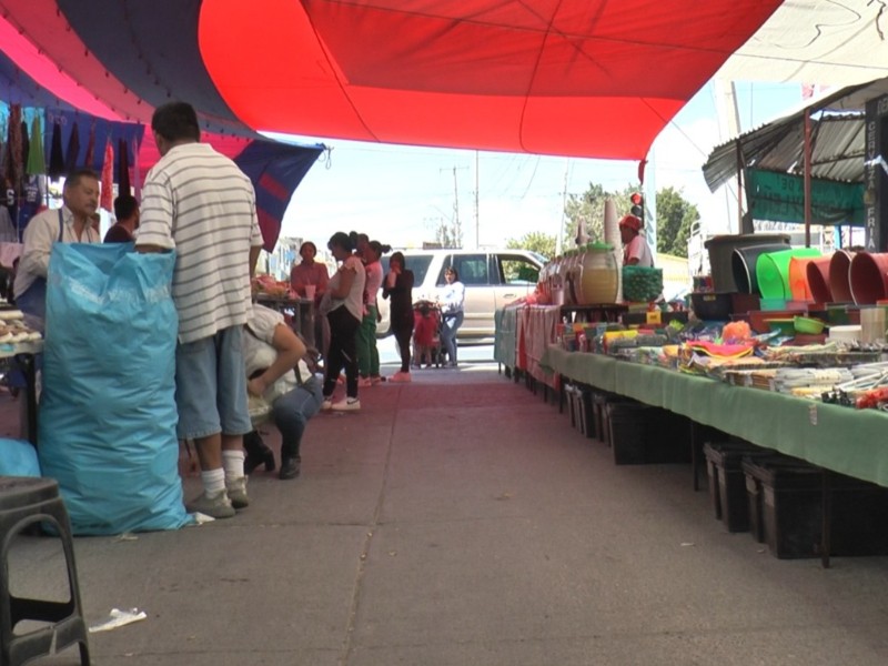Bajas ventas en tianguis durante la Feria