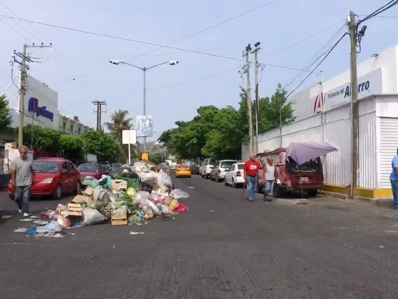 Bajas ventas por basura en mercado Ignacio Zaragoza