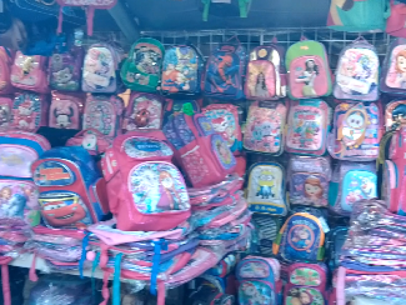 Bajas ventas reportan comerciantes Feria Regreso a clases