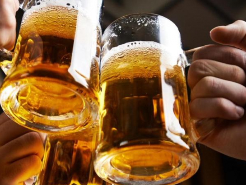 Bajas ventas reportan comercios de venta de cerveza