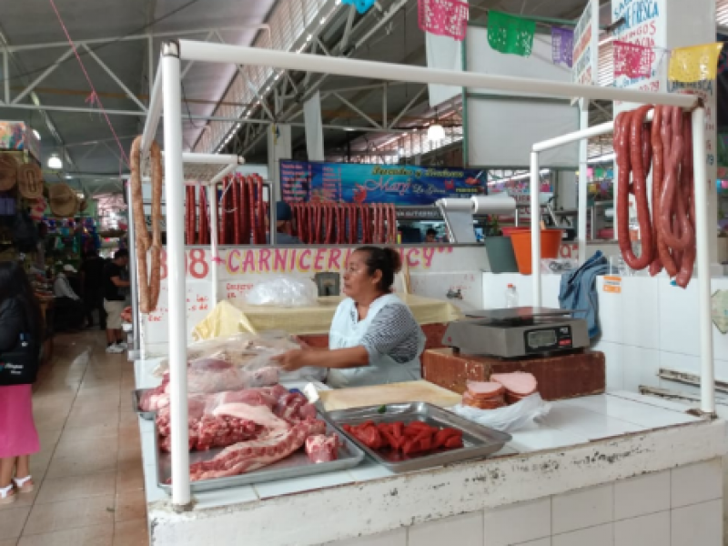 Bajas ventas reportan mercados por ambulantaje