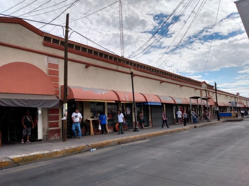 Bajas ventas tras reapertura de mercado municipal