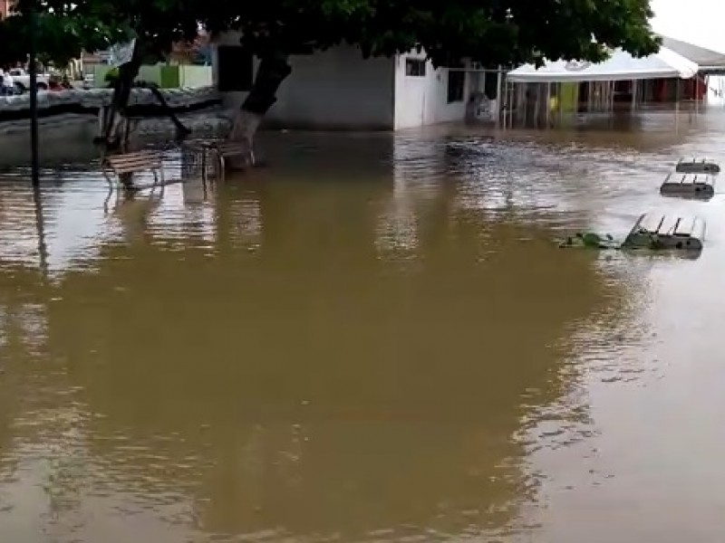 Bajo el agua Tlacotalpan; suman 64 municipios damnificados