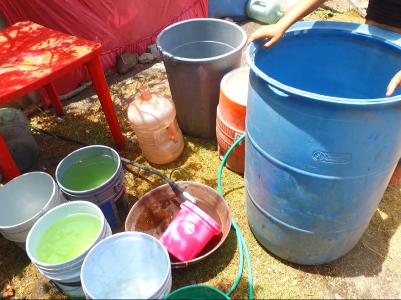 Bajo nivel de agua reduce suministro en colonia Vicente Lombardo