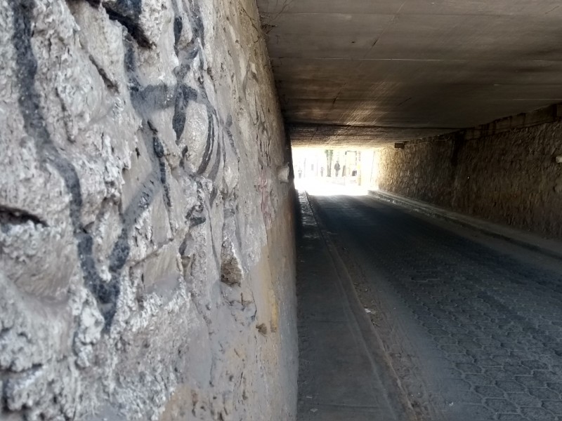 Bajo puente de miedo en Metepec