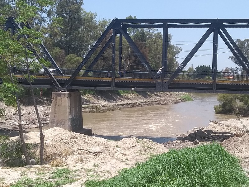 Bajos niveles de agua en río y canales