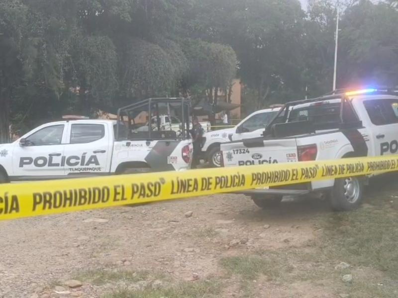 Balacera frente a la Preparatoria 6 deja tres vehículos dañados en Miravalle