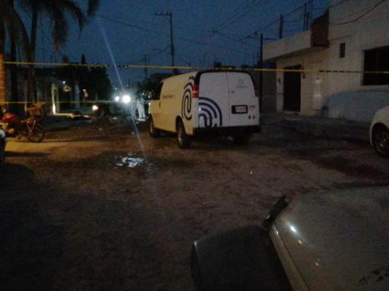 Balean a 5 en Santa Paula; mueren 2