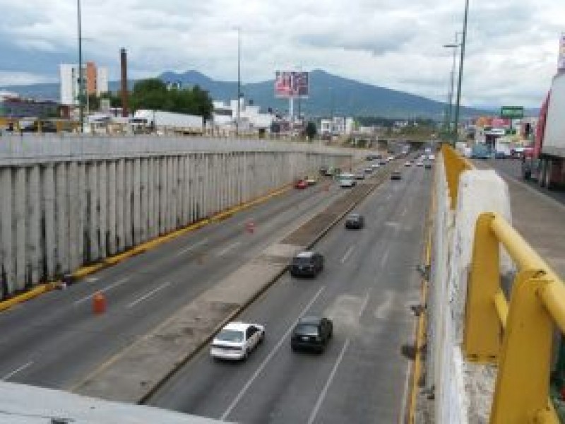 Balean a chofer y pasajera de UBER