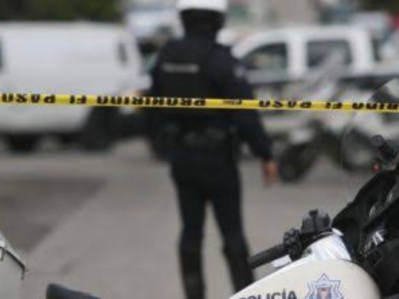 Balean a mujer y hombre en colonia Libertad, Manzanillo