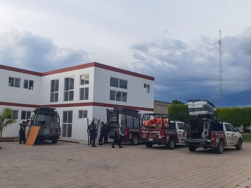 Balean a policías municipales en carretera en Chietla