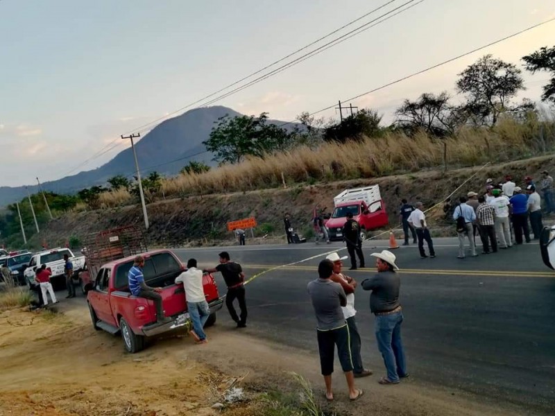 Balean a sujeto en tramo carretero en Villaflores