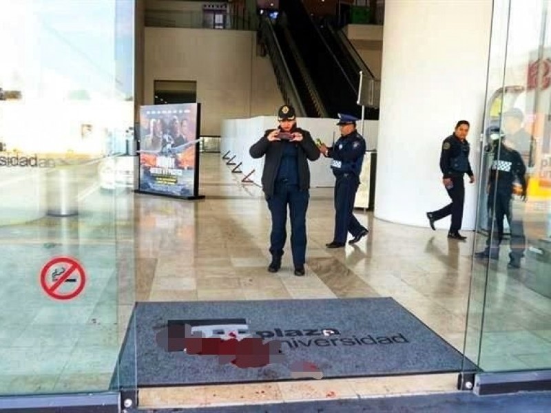 Asesinan a un hombre en Plaza Universidad