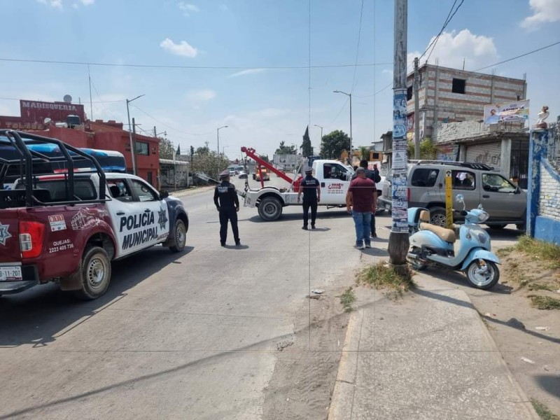 Balean camioneta de colaboradores de candidato de MORENA en Amozoc