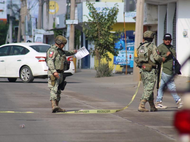 Balean local en la Avenida Insurgentes, en Mazatlán