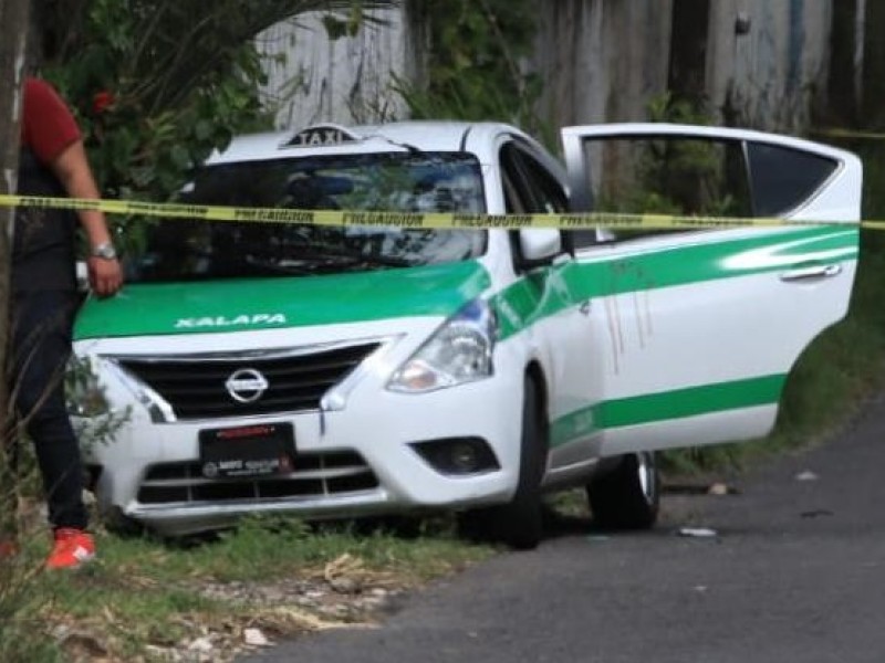 Balean taxi tras abandonar el penal de Pacho