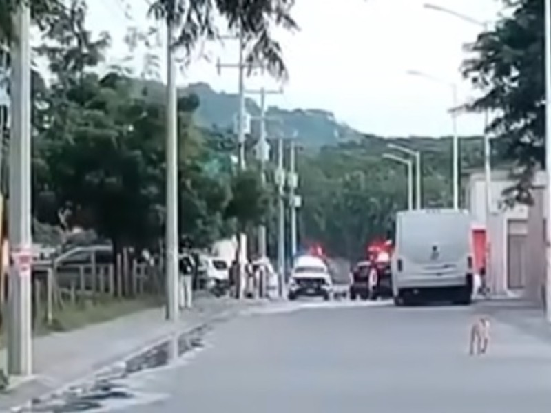 Balean vivienda y automóvil en colonia Los Patos, en Manzanillo
