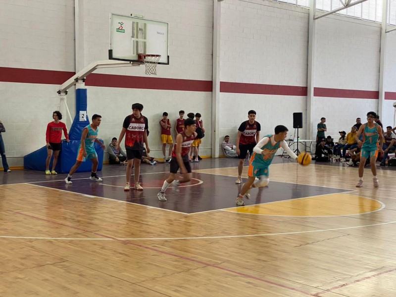 Baloncesto Guinda se queda en el Camino