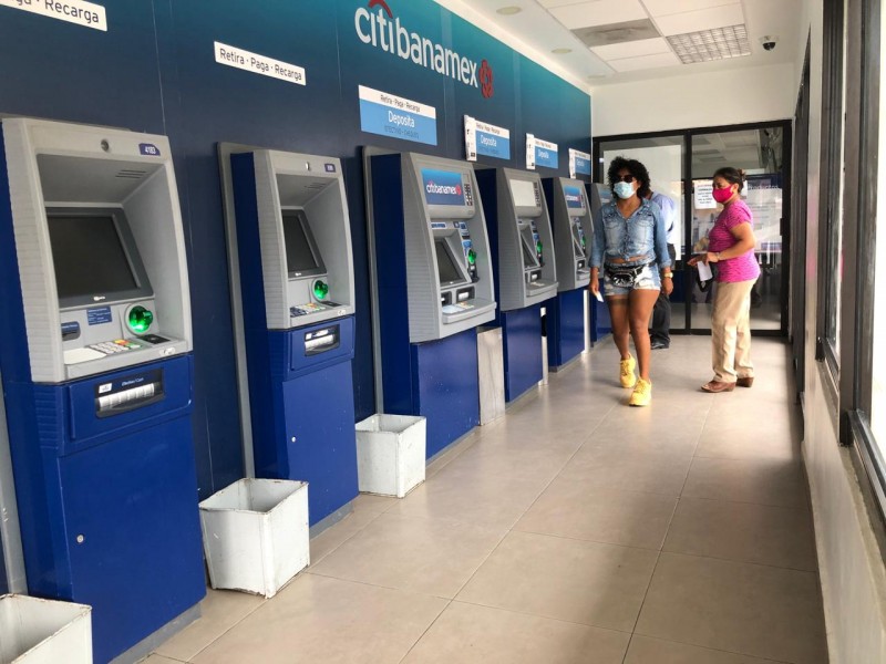 Banco cerrado y cajeros sin dinero