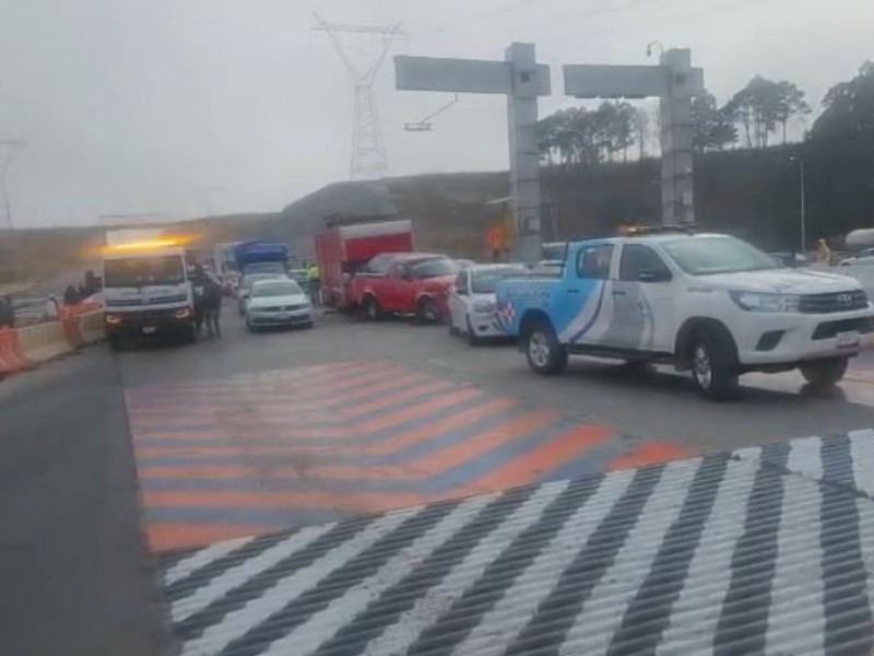 Banco de neblina ocasionó carambola automovilística en la autopista Toluca-Zitacuaro