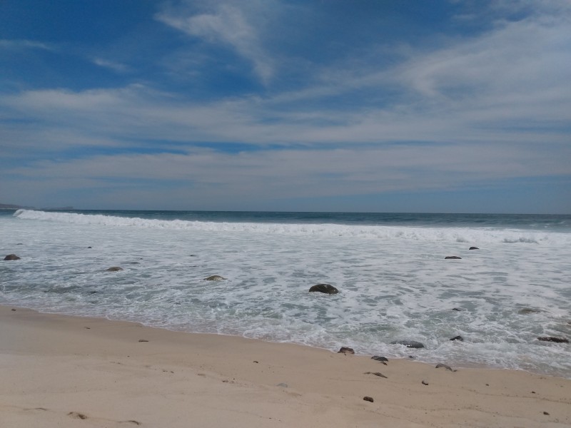 Banderas rojas por alto oleaje en playas cabeñas