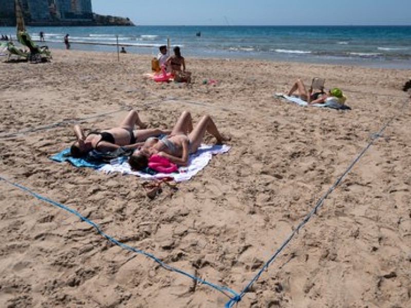 Bañistas deberán separarse 3 metros en playas