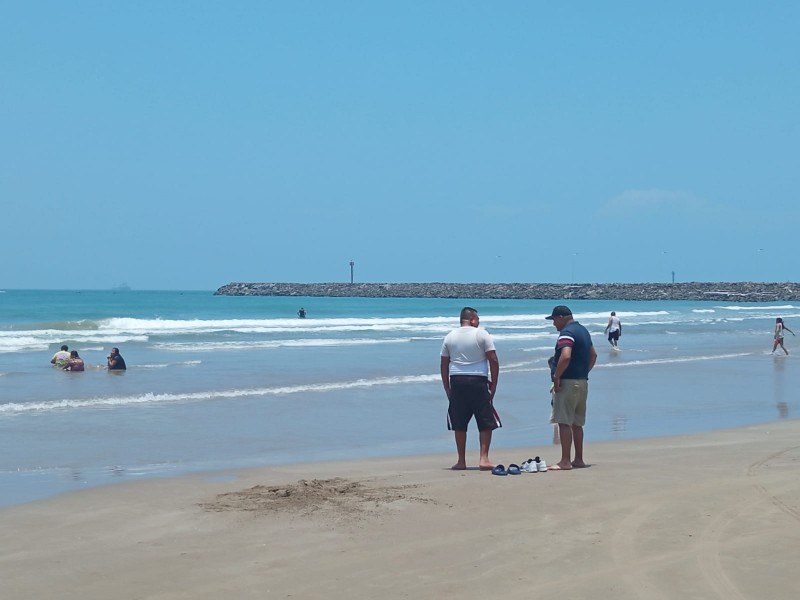 Bañistas toman precauciones en su visita a playas de Tuxpan