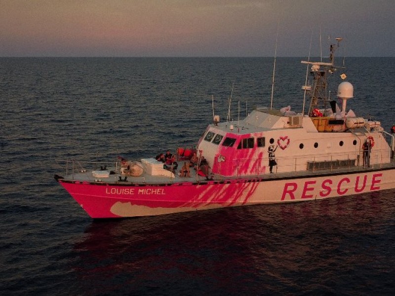 Banksy financia barco de rescate para migrantes del Mediterráneo
