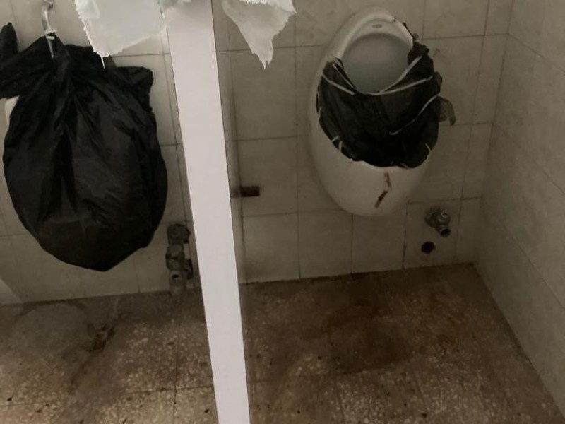 Baños del ISSSTE en abandono, así lucen actualmente