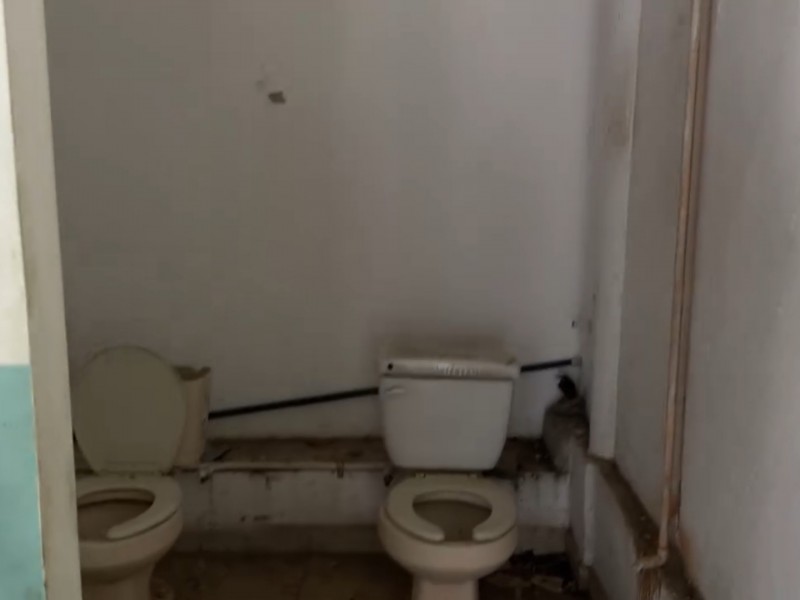 Baños deplorables en Hospital IMSS-Bienestar de Zihuatanejo denuncian habitantes