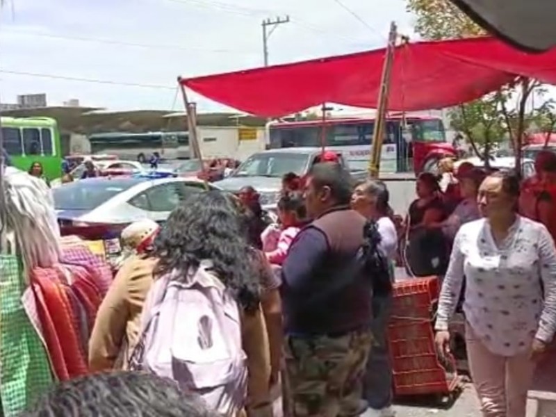 Banquetas de Toluca invadidas por comercio informal