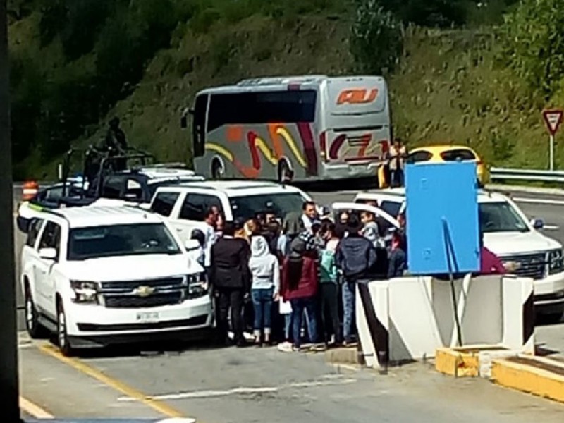 Barbosa dialogó con alumnas Normal 