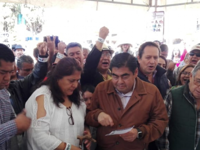 Barbosa, acude a votar a la Consulta Ciudadana