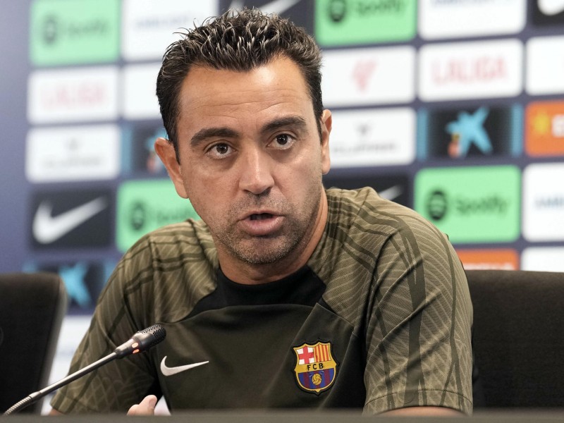 Barcelona renueva a Xavi hasta el 2025