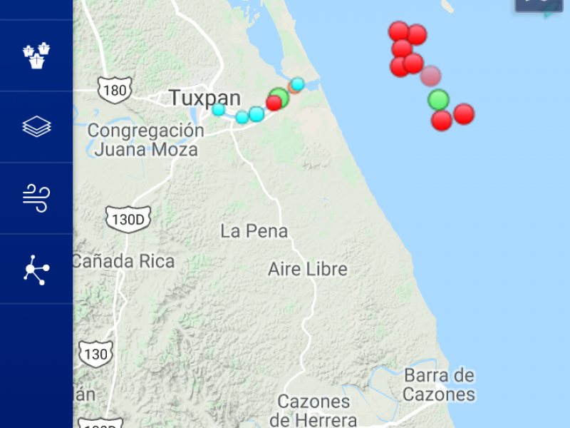 Barcos en espera para descargar combustibles