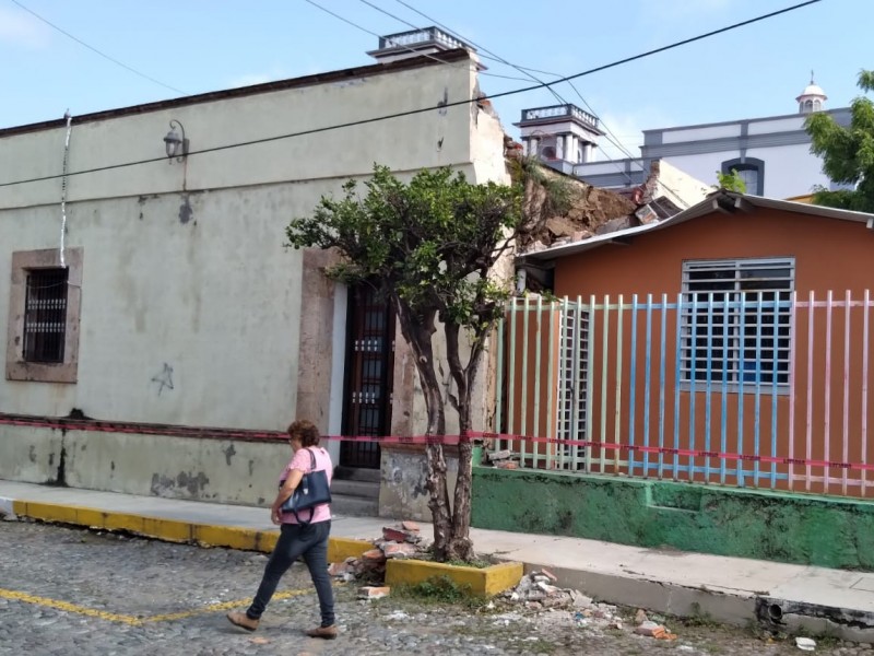 Barda de presidencia de Coquimatlán cae sobre jardín de niños